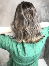 雑誌・メディアも注目☆セレブバレイヤージュグラデーションカラー