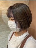 ショートボブ×ミルクティーカラー×フェイスフレーミング
