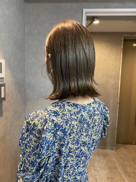 レポゼ 日本橋室町(Repose) 結べる長さあり 外ハネロブ 柔らかカーキグレージュ