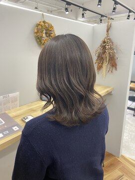 リジー(Litzy) 柔らかいアイスラテグレージュ【三國麗奈】