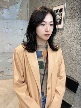 ケイシー(casey) ミディアムレイヤースタイル