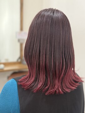 スピラ(SPiRA) 【グラデーションレッド☆】肩レングスの外はねボブスタイル♪