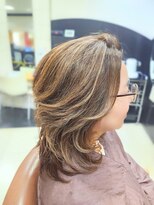 レイエレガンス(Rei Elegance) パーマ×ハイライトで動きのあるスタイル