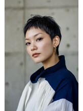 クロス(CROSS) 耳だしベリーショート
