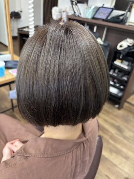 クララジャパン ハエバル(CLALA JAPAN Haebaru) 前下がりショートボブ