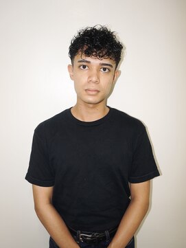 メリケンバーバーショップ トーキョー(MERICAN BARBERSHOP TYO) メンズカットバーバースタイルスパイキーショートフェードボウズ