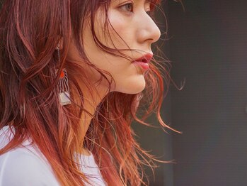 ネウィ 大分中央町店(newi)の写真/*ツヤ感がたまらない*ほわっと光に透けるシアーカラー♪周りとちょっと違う《newi》だけの派手カラー♪