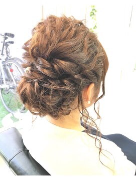 アンフィフォープルコ(AnFye for prco) 【AnFyeforprco】ふわふわウェーブのヘアアレンジ＊