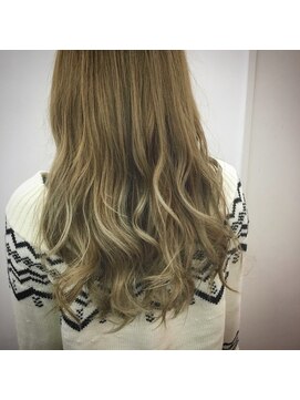 ドリームヘアサロン サンマーニー(DREAM HAIR SALON SUN MARNIE) スモーキーアッシュウエーブ