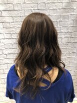 ミーティア バイ クアトロ(Meteor By QUATRO) ロングヘアーのSカール巻きスタイル