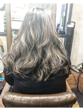 モノ アンド イニ(Mono & inni) 【奈良/inni hair】ナチュラルハイライト