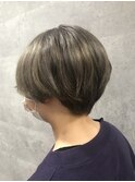 スモーキーグレー