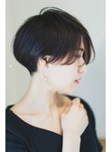 暗髪でも可愛い！大人丸みショートカット
