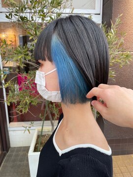 アース コアフュールボーテ 長野稲田店(EARTH coiffure beaute) ターコイズブルーインナーカラーミニボブ