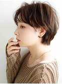 丸みショートボブ　シースルーバング　アースカラー