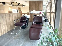 ラック 海老名店(LUCK)の雰囲気（落ち着いた雰囲気でリラックスできるフラットなシャンプー台）