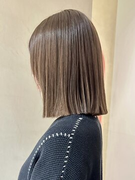 ヒビヲ(HIBIO) 横浜タッセルボブ切りっぱなしボブ外ハネボブ長めボブレイヤー