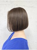 美シルエット×艶感ストレートボブ