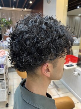 クオリス 上板橋店(QUALIS) 社会人◎ツーブロック刈り上げくるくるパーマで好印象ヘア