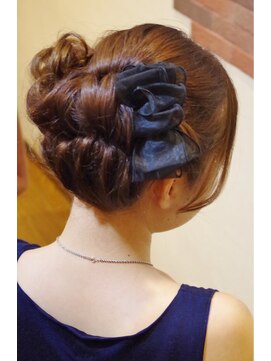 サンズ(SUNZ) 万能な感じのアップスタイル