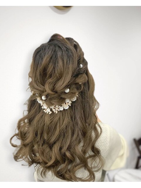 華やかなハーフアップのヘアセット