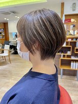 レクタ(recta)&nbsp;大人可愛い白髪ぼかしハイライトクビレショートスタイル