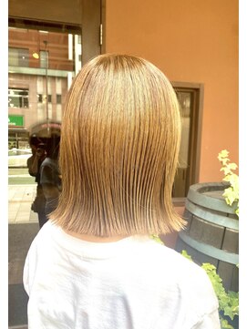 ココカラヘアー ニコ(cococara hair nico) シアーベージュ/オリーブ/切りっぱなしボブ/外ハネボブ/ブリーチ