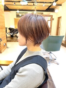 チリンバイロストシティー(Chillin by LOSTCITY) ショートボブ白髪ぼかしハイライトインナーカラーブリーチ