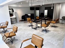 ジップ(ZIP)の雰囲気（スタイリッシュな店内☆駅から徒歩1分で電車でも通い易い）