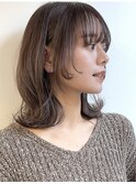 ミディアムヘア顔周り前髪サイドバング