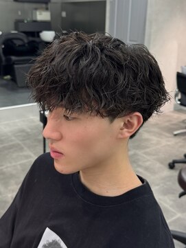 ジーニー 千葉(GENiE) ウルフ/アッシュブラック/カルマパーマ/ベリーショート/古荘竜生