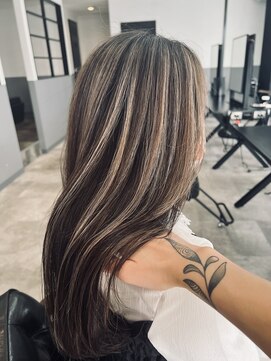 ロイ(ROI) 筋感たっぷりハイライトカラー★