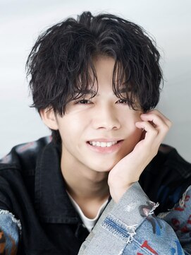 アイトーキョー 渋谷(AI TOKYO) ツイストシャドウパーマ×センターパート