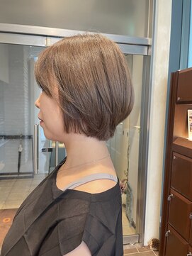 エルサフィロ ヨドヤバシ(el zafiro yodoyabashi) ミルクティーベージュ　ショートボブ