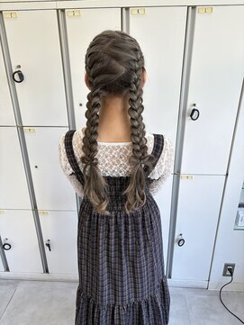 キキ(kiki by KENJE) 編み込みアレンジ