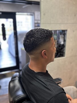 グロウヘアワークス(grow hair works) アイロンパーマ×スキンフェード