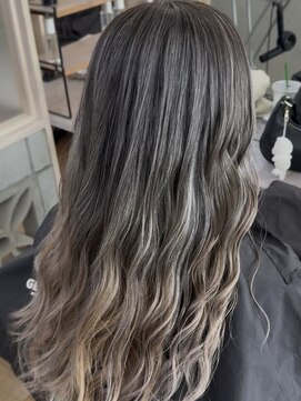 ジェニックバイノギオ(GENIC BY NOGIO) 読谷村 白髪ぼかしバレイヤージュ