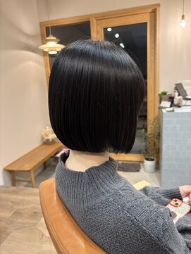 クルタ(KULTA) 前下がりワンレングスボブ×グレージュカラー