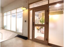 フーリィー(fully)の雰囲気（階段を上がってすぐ、キツネのロゴマークが目印です♪）