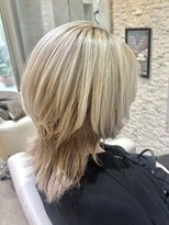 ヴィサージュプラス(VISAGE plus) ウルフカット×ミルクティーベージュで今っぽヘア♪