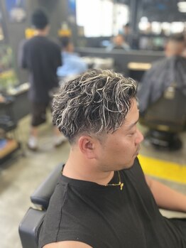 【男を磨き上げる本格派】のBARBER SHOP◆ON/OFFどちらもカッコよくキマる『魅せる男』を演出！[浦添/沖縄]