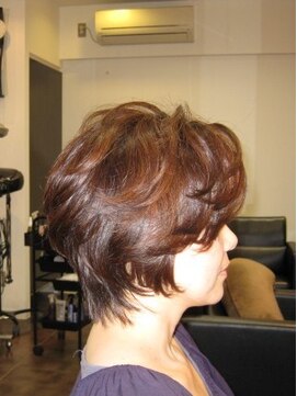 リュクスニューヨーク(Luxe New York) トップにボリュームを持たせたショート