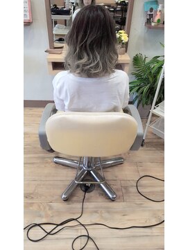 ジークス(zeax) 肩ボブグラデーション