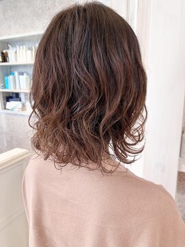 キャアリー(Caary) 福山市美容室Caary 外ハネ パーマ ピンクベージュ