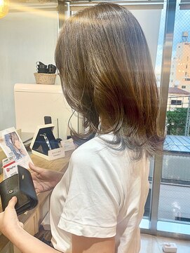 シエルバイアフロート(ciel by afloat) 〇ブリーチなし オリーブベージュ くすみカラー くびれミディ