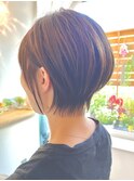 骨格と輪郭に合わせた綺麗なラインのショートボブ