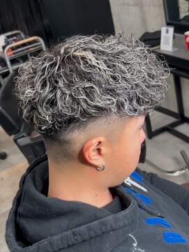 イーラ(era) スペインカール　ツイストスパイラル眉カットメンズパーマ