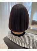くすみベージュ×丸みボブ