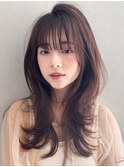 レイヤーカットくびれヘアワンカールアッシュベージュ