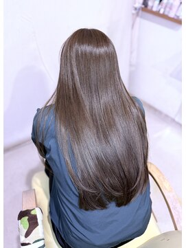 ヘアメイクアン(Hair Make Une) 透け感たっぷりナチュラルミルクティーカラー×柔らかレイヤー